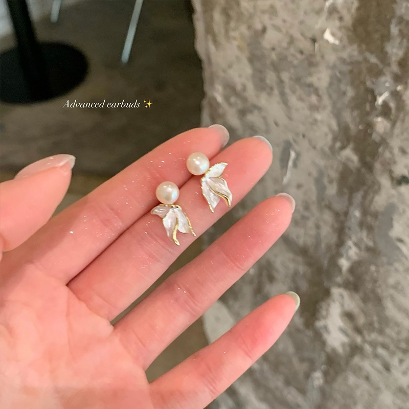 Spring fishtail pearl tassel earrings, women's light luxury and niche design sense ear studs, sweet and elegant internet-famous earrings wholesale full figure