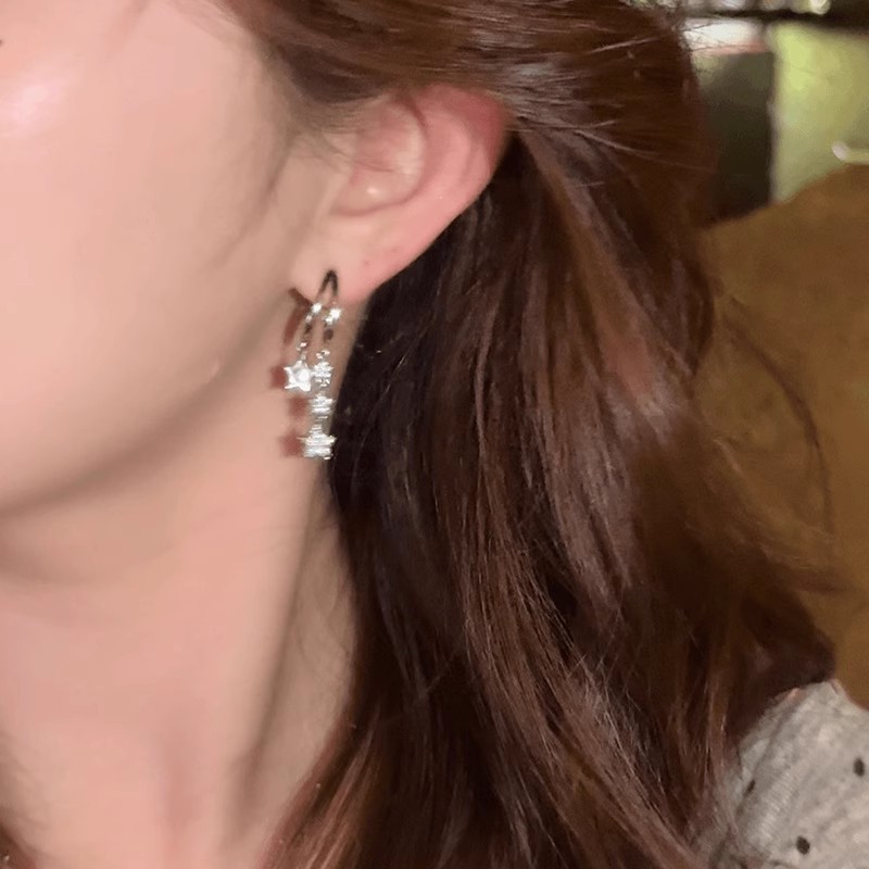 Silver five-pointed star tassel earrings, 2025 new style, unique design sense stud earrings, light luxury style, versatile earrings Application Scenario