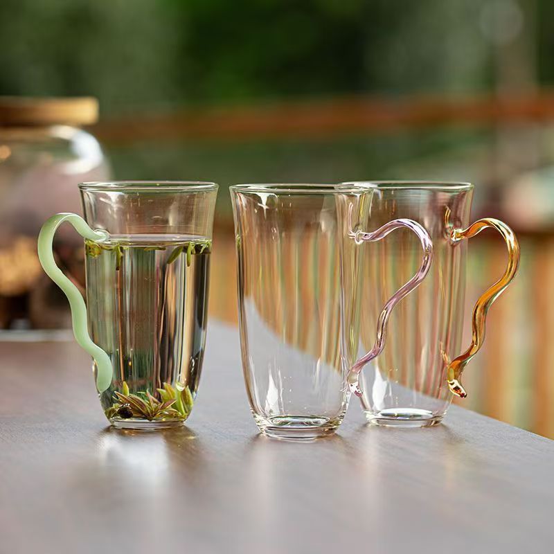 Chinese-style tea brewing cup, high borosilicate glass cup, household tea cup, ladies' juice cup, high appearance level, colorful handle narcissus green tea cup Application Scenario