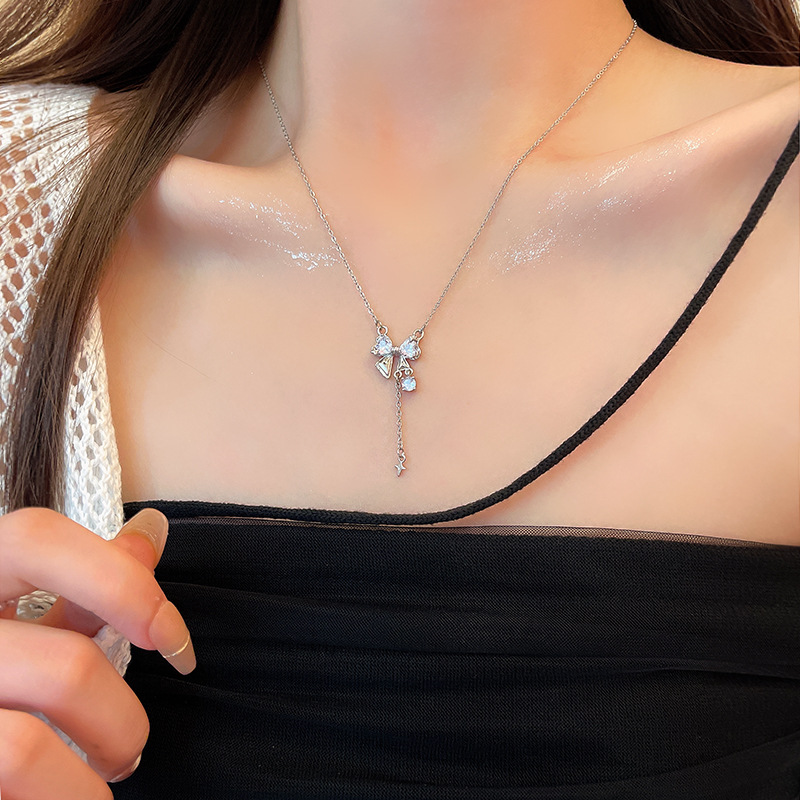 Wholesale of the 2023 autumn new bow zircon pendant necklace with a cold and elegant style for women, versatile collarbone chain details Picture