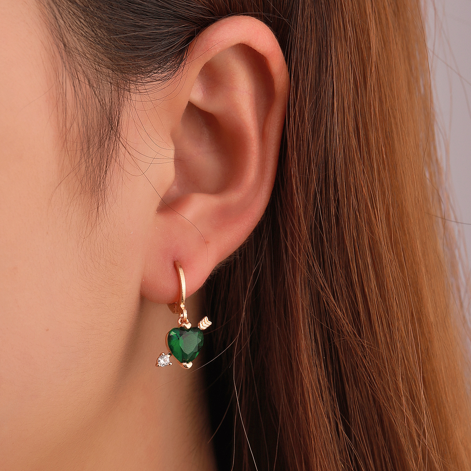 Cross-border best-selling Cupid Heart earrings, European and American Instagram one-shot piercing heart stud earrings, and colorful heart-shaped stud earrings that are popular among women Specification drawing