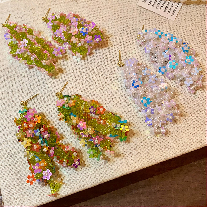 Fairy-like atmosphere, colorful flower heart-shaped stud earrings, niche design, exaggerated high-end earrings, feminine charm, heavy craftsmanship earrings details Picture