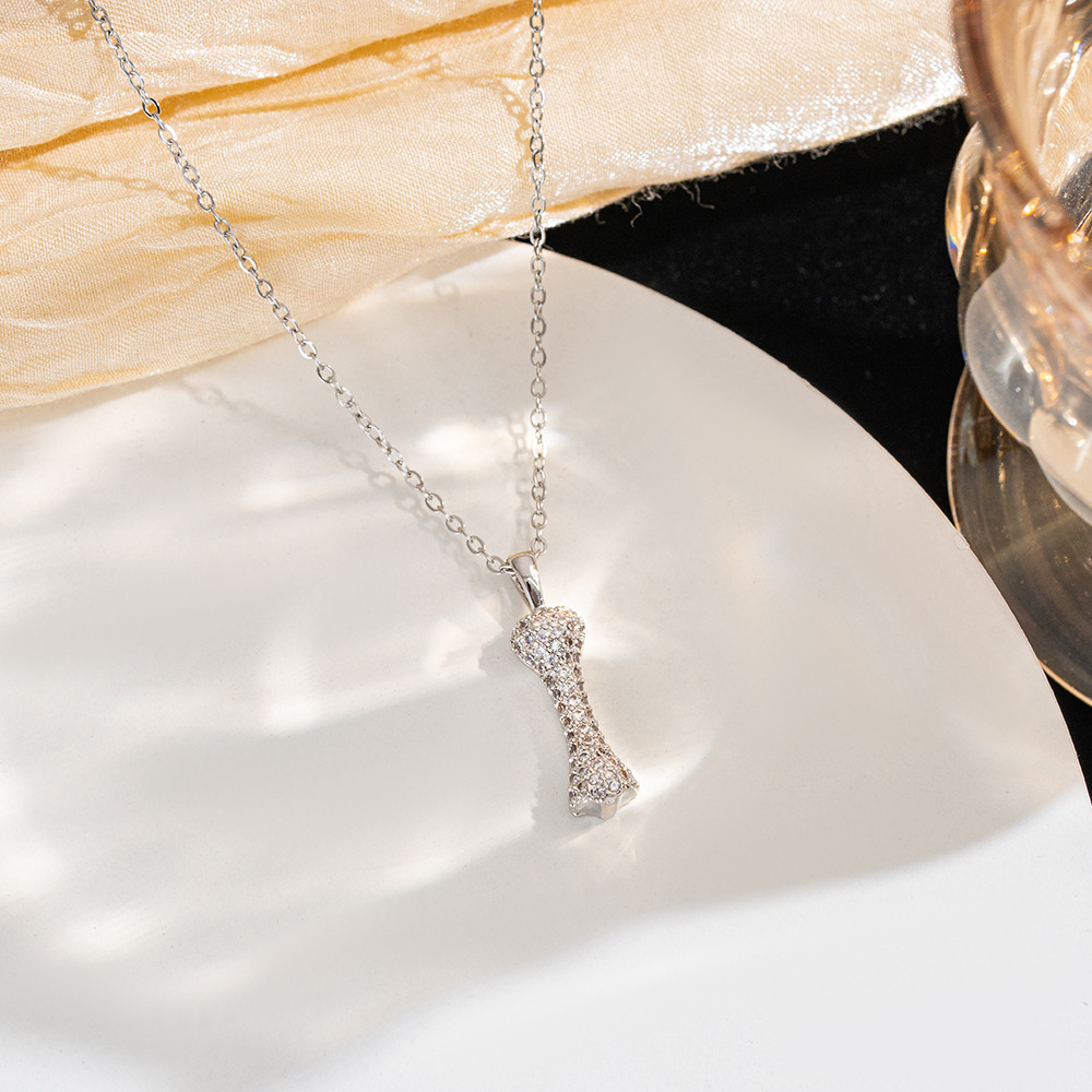 The same style as Xiaohongshu, the slightly studded zircon bone pendant collarbone chain, simple and versatile titanium steel necklace for women wholesale details Picture