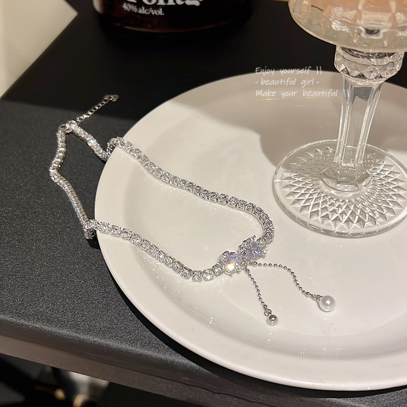 Light luxury, super ethereal charm, bow zircon pendant necklace, ins style, high-end feel, collarbone chain, versatile necklace wholesale details Picture