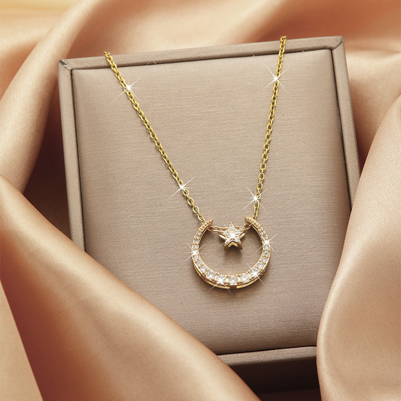 【 Titanium Steel 】 New diamond-encrusted four-leaf flower necklace with feminine charm and a sense of sophistication for women. Wholesale of double-sided shell collarbone chain Specification drawing