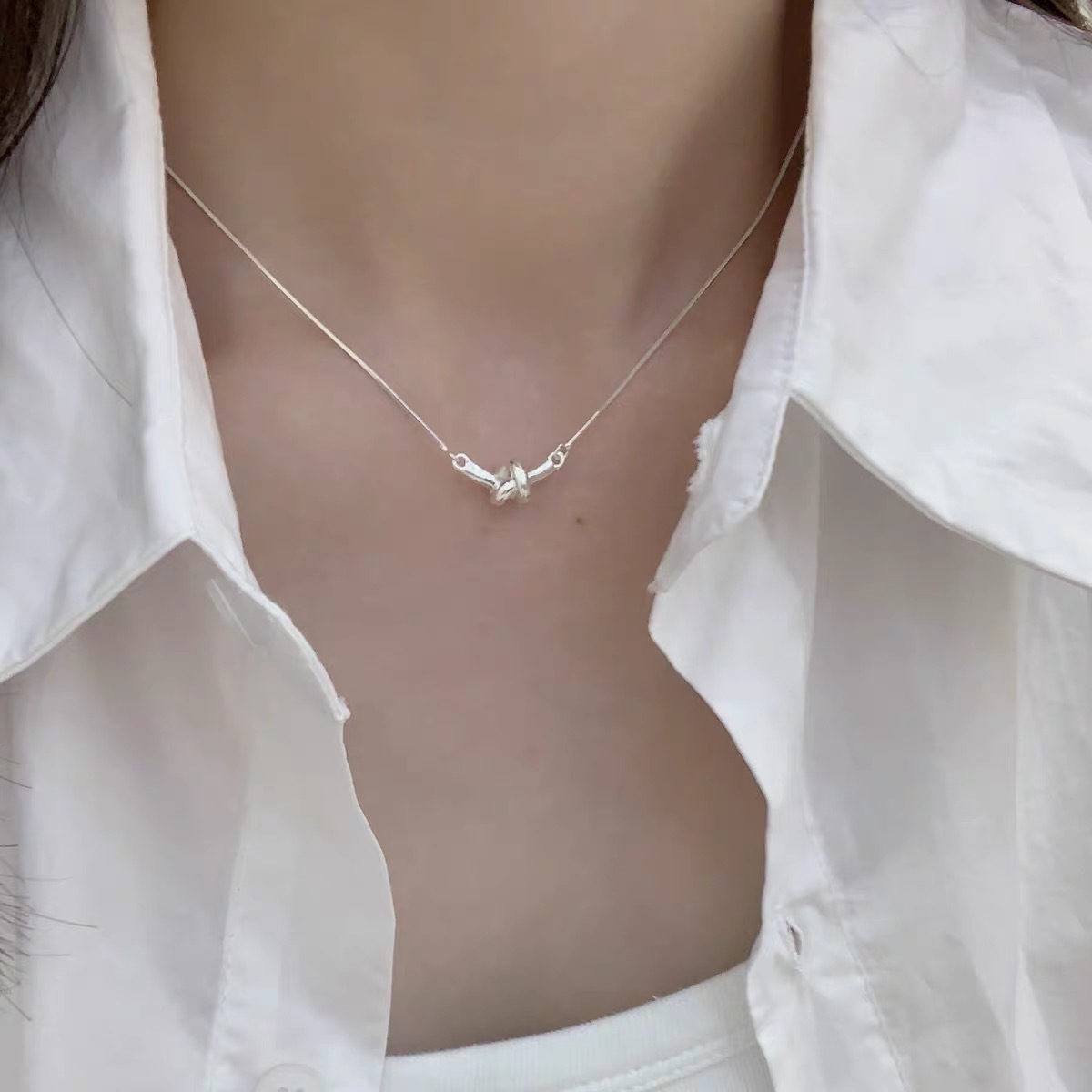 Wholesale of 2024 trendy collarbone chain, niche design, high-end feel, versatile autumn and winter necklaces for women's accessories Application Scenario
