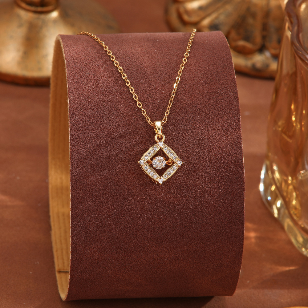 Fashionable and light luxury titanium steel necklace, a new niche women's neckchain pendant, the same style as the Internet celebrity, simple and elegant collarbone chain accessory Specification drawing