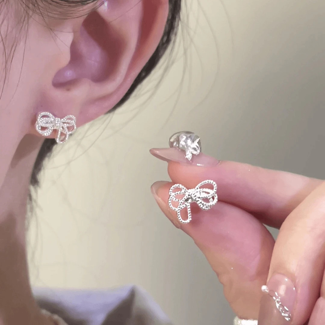 Multi-layer bow stud earrings, a new bestseller in 2025, with a unique and niche style, are women's light luxury and high-end earrings details Picture