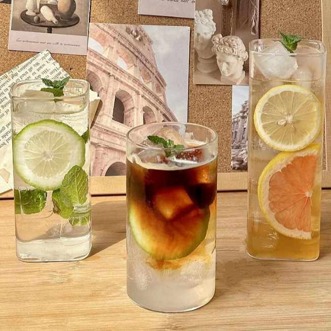 Ins-style coffee shop, transparent glass coffee cups, square juice cold drinks, breakfast milk cups, fruit tea cups details Picture