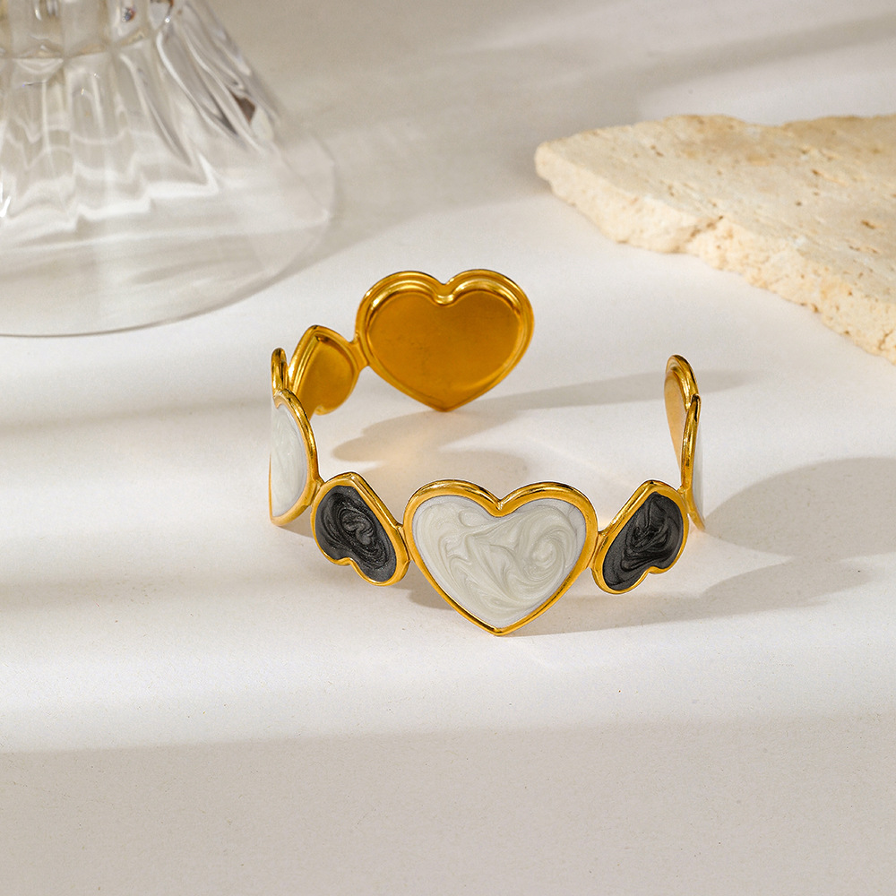 European and American exaggerated new stainless steel oil-dripping heart bracelet with a high-end feel, 18K gold plated open bracelet accessory wholesale details Picture