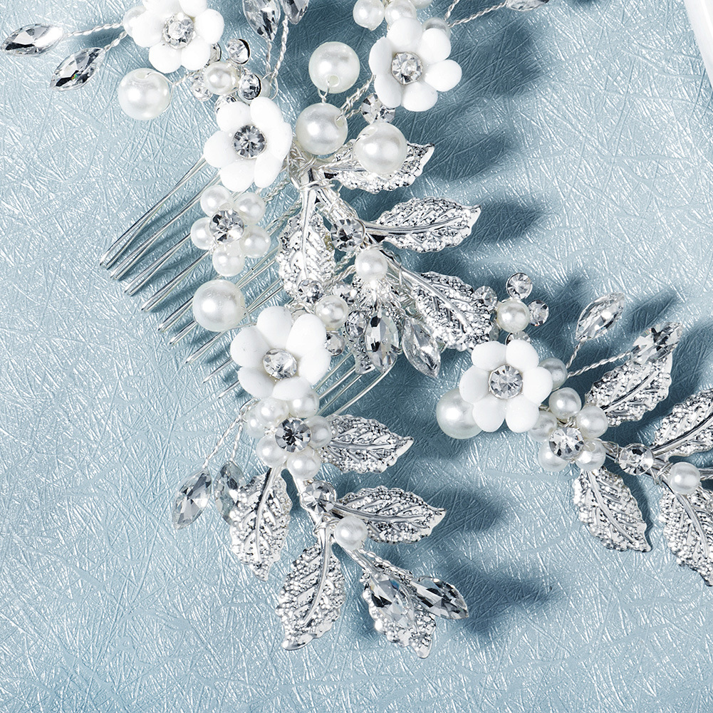 New European and American bridal accessories: pearl and crystal hair combs, metal leaves, handcrafted soft clay flower hair combs Application Scenario