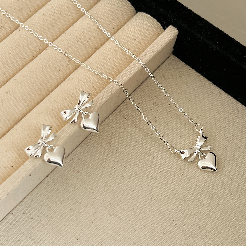 Silver bow heart-shaped necklace collarbone chain earrings 2024 new style simple and niche design sweet stud earrings full figure
