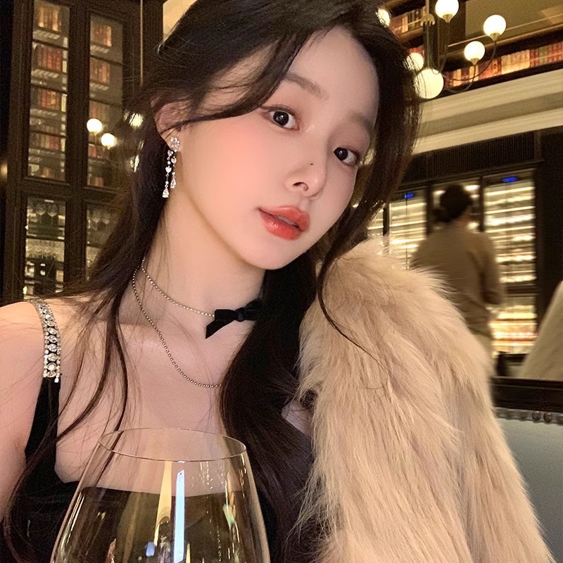 Korean-style diamond-encrusted heart zirconium water drop tassel earrings for women, a light luxury, niche and high-end look, exquisite and best-selling stud earrings Application Scenario