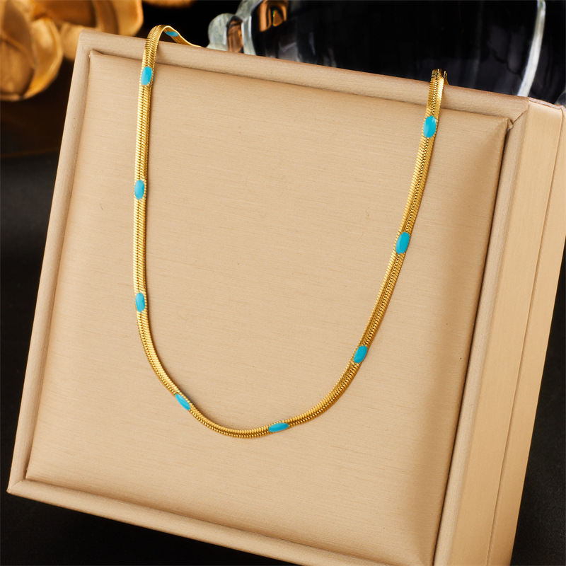 European and American fashionable, simple, niche, retro and ethnic style gold-plated titanium steel collarbone chain necklace with a versatile and high-end feel full figure