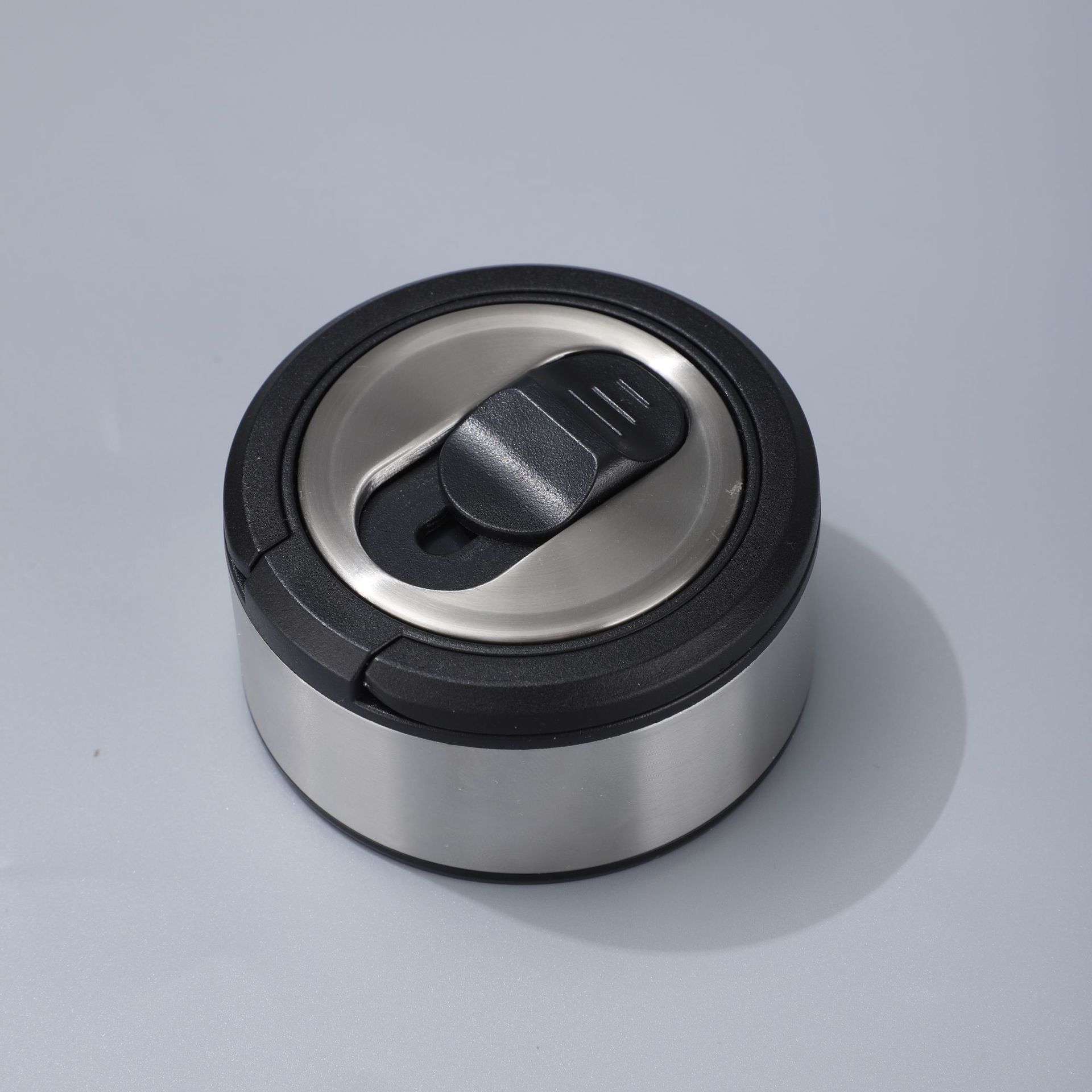 Manufacturer wholesale magnetic tea storage cups, high-appearance-level magnetic spring cups, tea-water separation glass cups, large-capacity portable cups Application Scenario