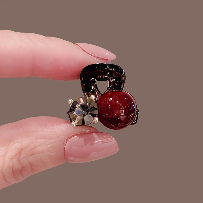 2025 New red water diamond bead claw clip, small bangs clip, forehead clip, top clip, hair clip, headwear for women details Picture
