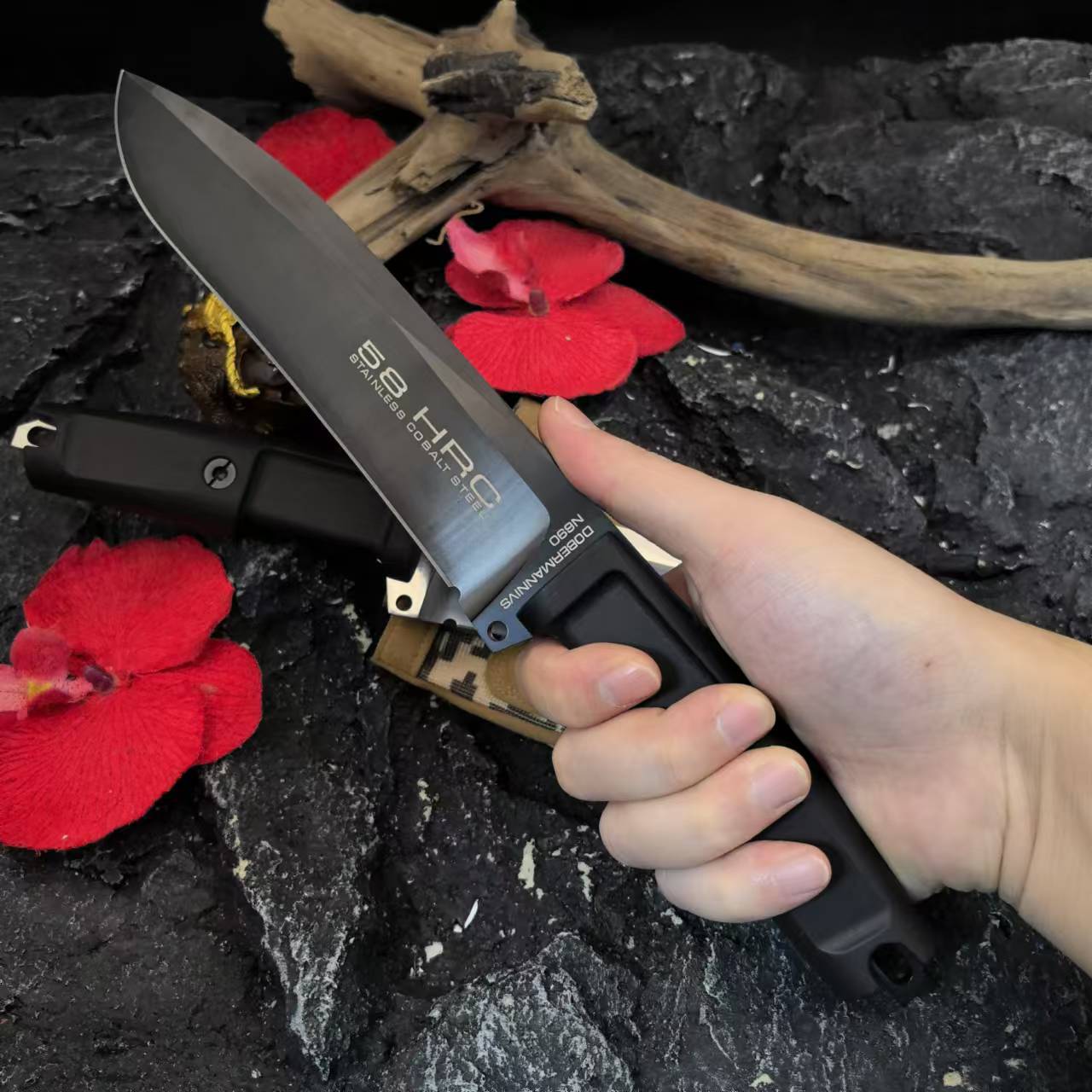 The new Jiwu - Pioneer hand-forged high-hardness multi-functional portable outdoor survival, camping and fishing pathfinder Application Scenario