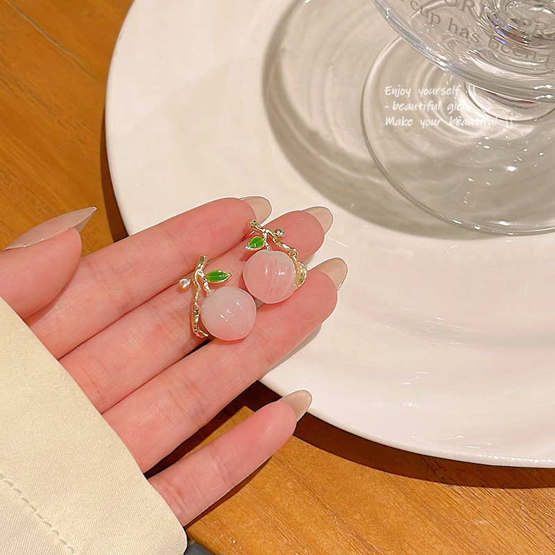 925 Silver Needle Fresh and Sweet Peach Earrings, women's Instagram trendy new style, versatile, elegant and simple stud earrings wholesale full figure