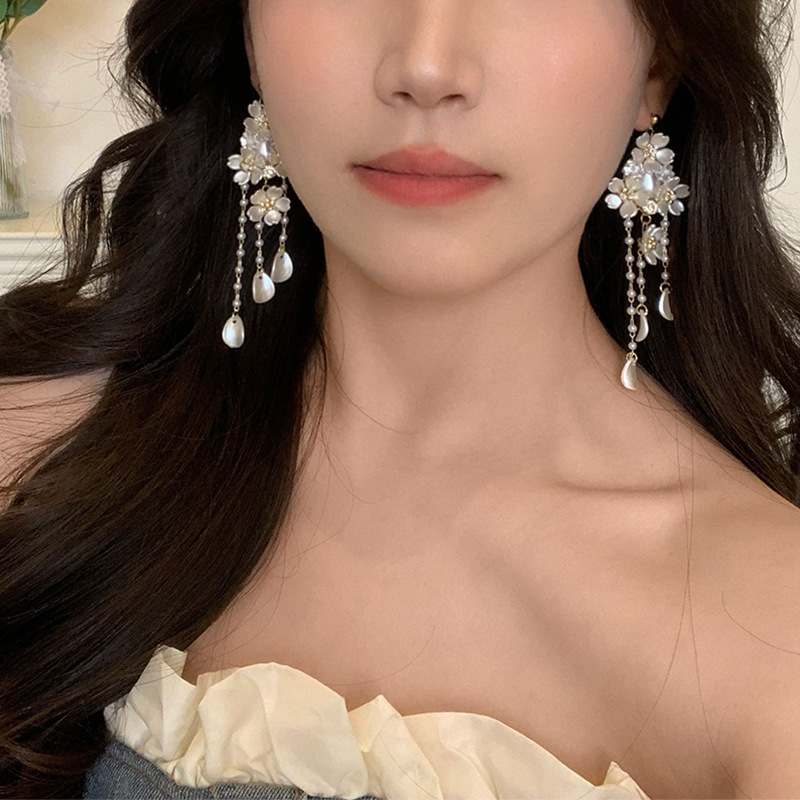 French light luxury and high-end floral stud earrings, sweet and versatile forest style, long tassel earrings, elegant and trendy earrings Application Scenario