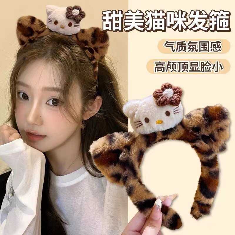 New cute Kitty cat ear leopard print plush hair band for autumn and winter, women's face washing and makeup headband, cartoon hair accessory Application Scenario