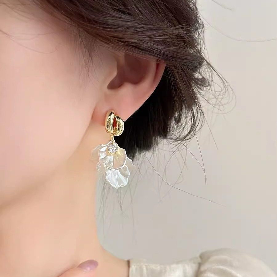 Tassel shell flower earrings for women, unique and exaggerated style, light luxury and high-end feel, summer popular accessory wholesale details Picture
