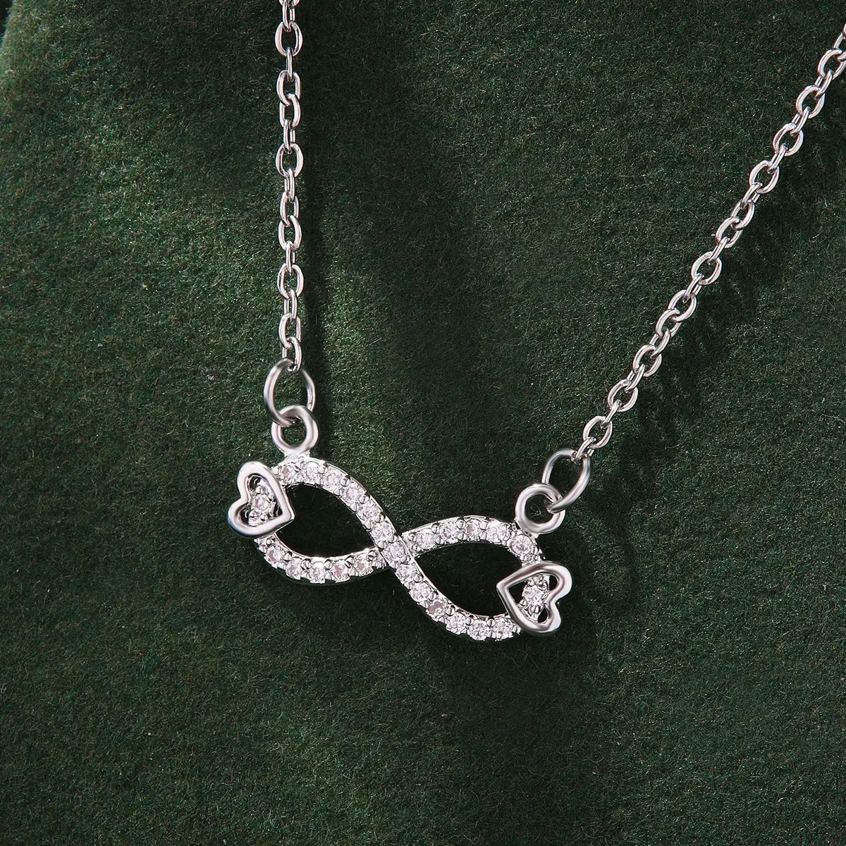 European and American personalized design infinite cycle zircon necklace jewelry, titanium steel 8-shaped collarbone chain, women's non-fading jewelry Application Scenario