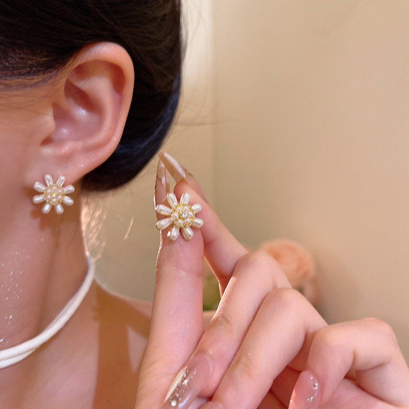 Sunflower pearl stud earrings, women's light luxury, niche and high-end feel, diamond-encrusted geometric earrings, wholesale of the same style of earrings as Internet celebrities details Picture