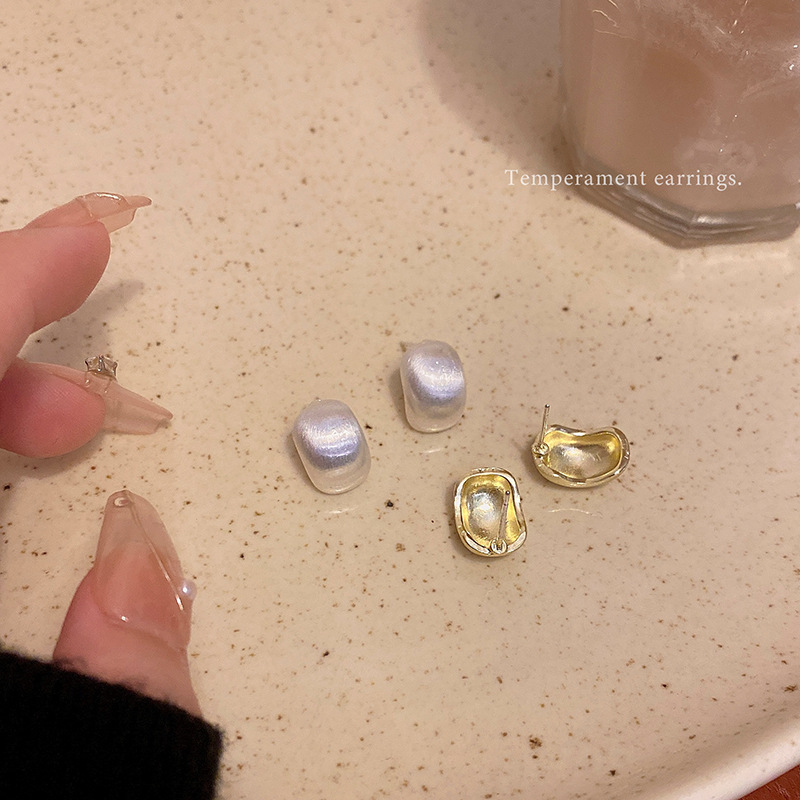 S925 Silver Needle matte brushed high-end Bean earrings, French niche metal versatile pea stud earrings for women Application Scenario