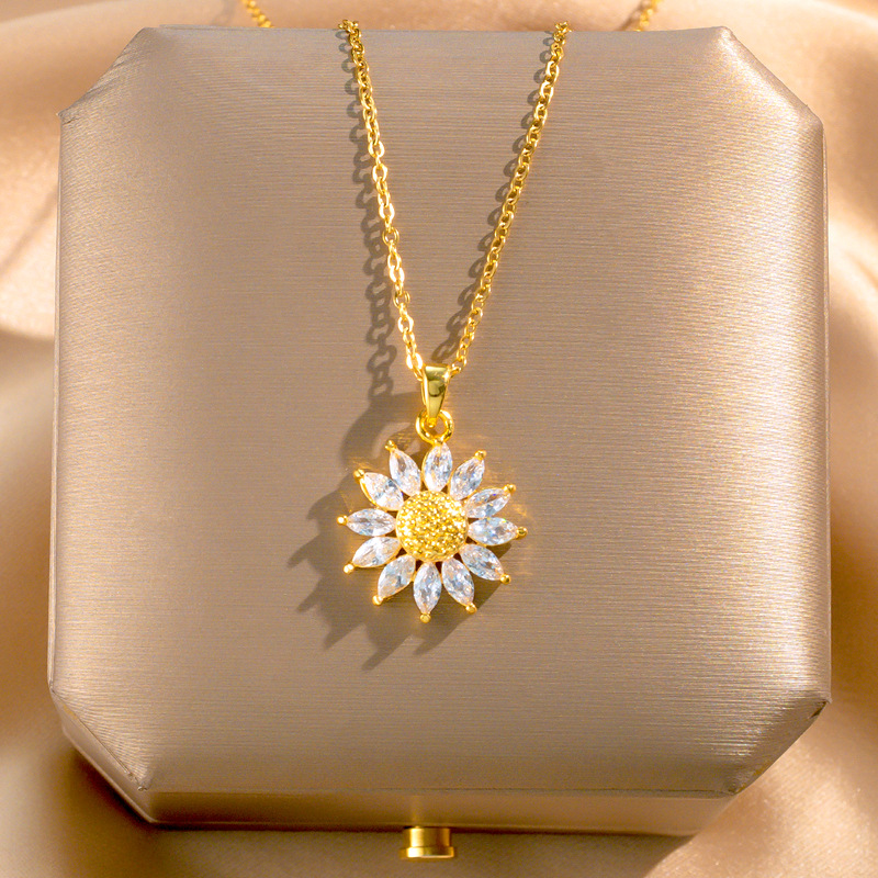 A simple and exquisite zircon sunflower necklace from Japan and South Korea, with a unique design sense and a light luxury feel, is a popular collarbone chain and a versatile accessory full figure