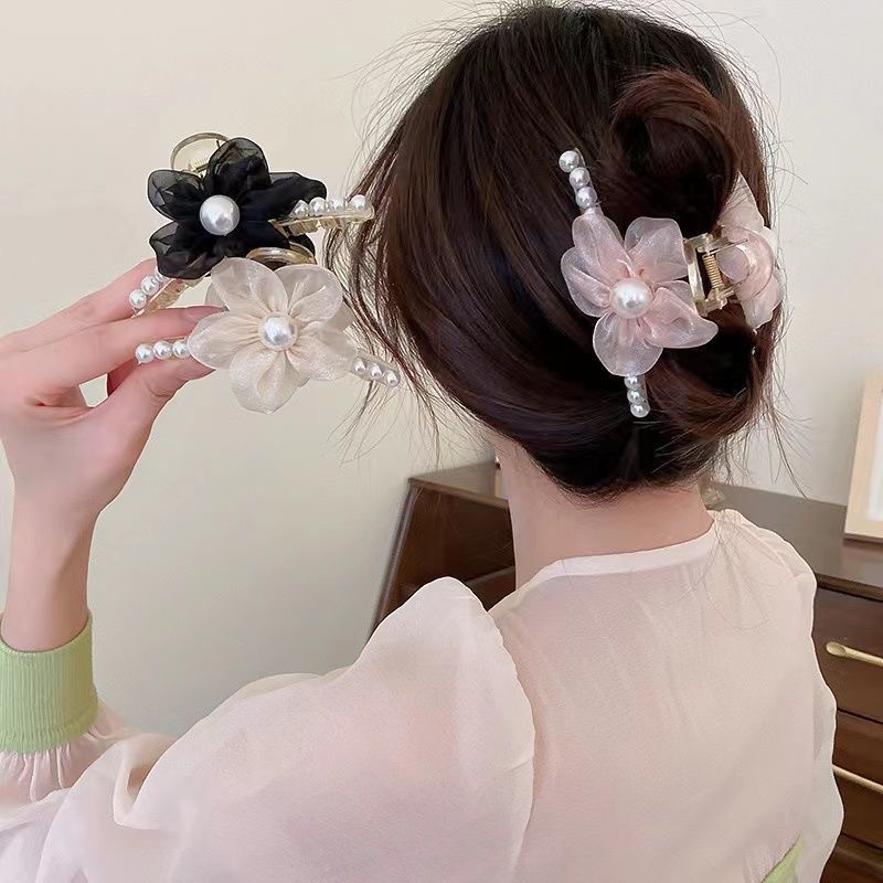 A high-end, sweet and gentle French shark bun hair clip with a Korean-style tulle flower grab on the back of the head details Picture