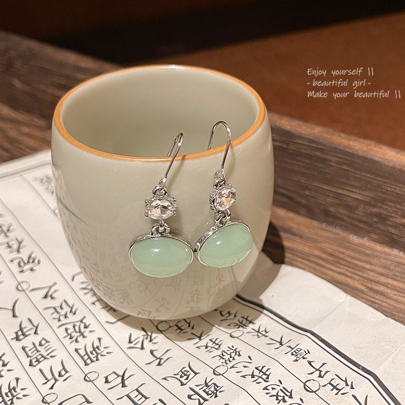 New Chinese-style ancient-style faux chalcedony earrings, women's fashion design sense, retro charm, sparkling diamond ear hook style earrings wholesale Specification drawing