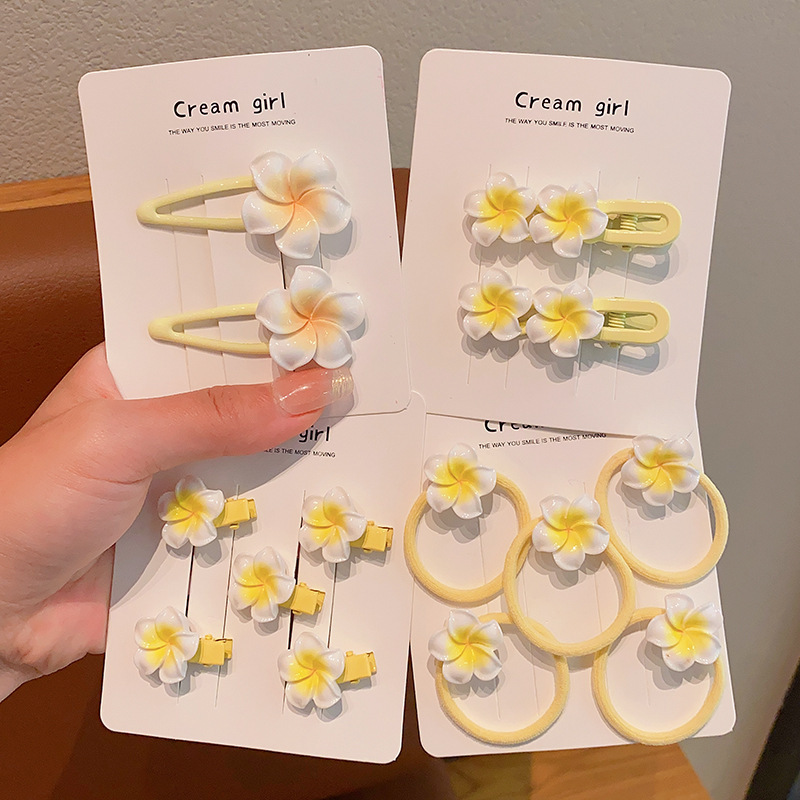 The new frellia hair clip features a forest-themed yellow flower on the ins side with a one-line bangs and a hair band for a stylish mix and match details Picture