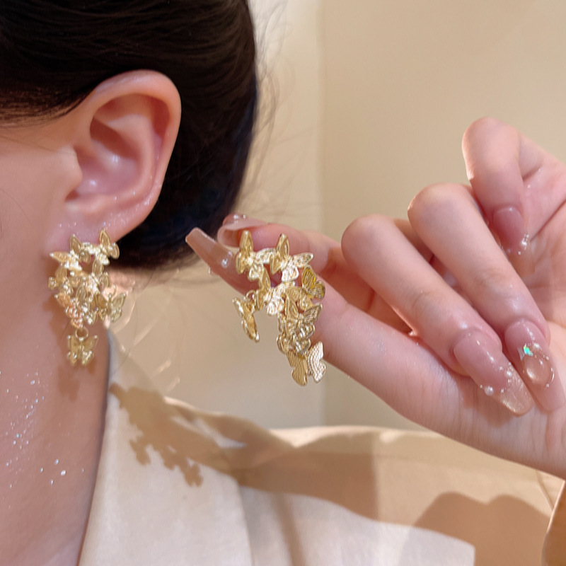 Golden butterfly tassel stud earrings for women, fashionable, light luxury and high-end style earrings, versatile and unique, elegant earrings for women details Picture