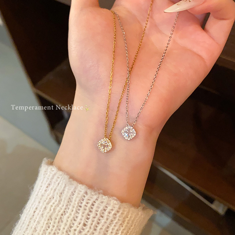 Exquisite full-diamond square sugar titanium steel necklace for women, light luxury, niche design, high-end oval pendant, collarbone chain accessory trend Application Scenario