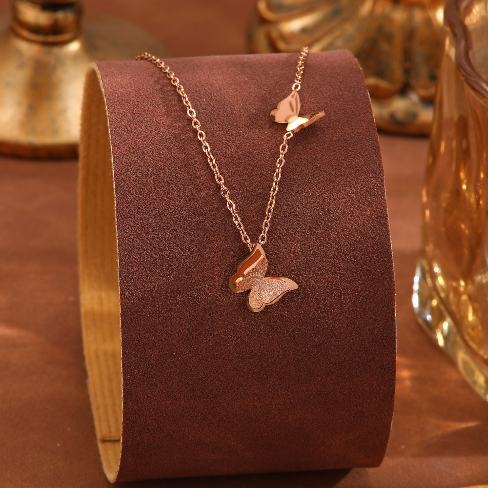 Cross-border European and American flower butterfly titanium steel necklace, women's ins high-end, niche and versatile, internet-famous style collarbone chain accessory Specification drawing