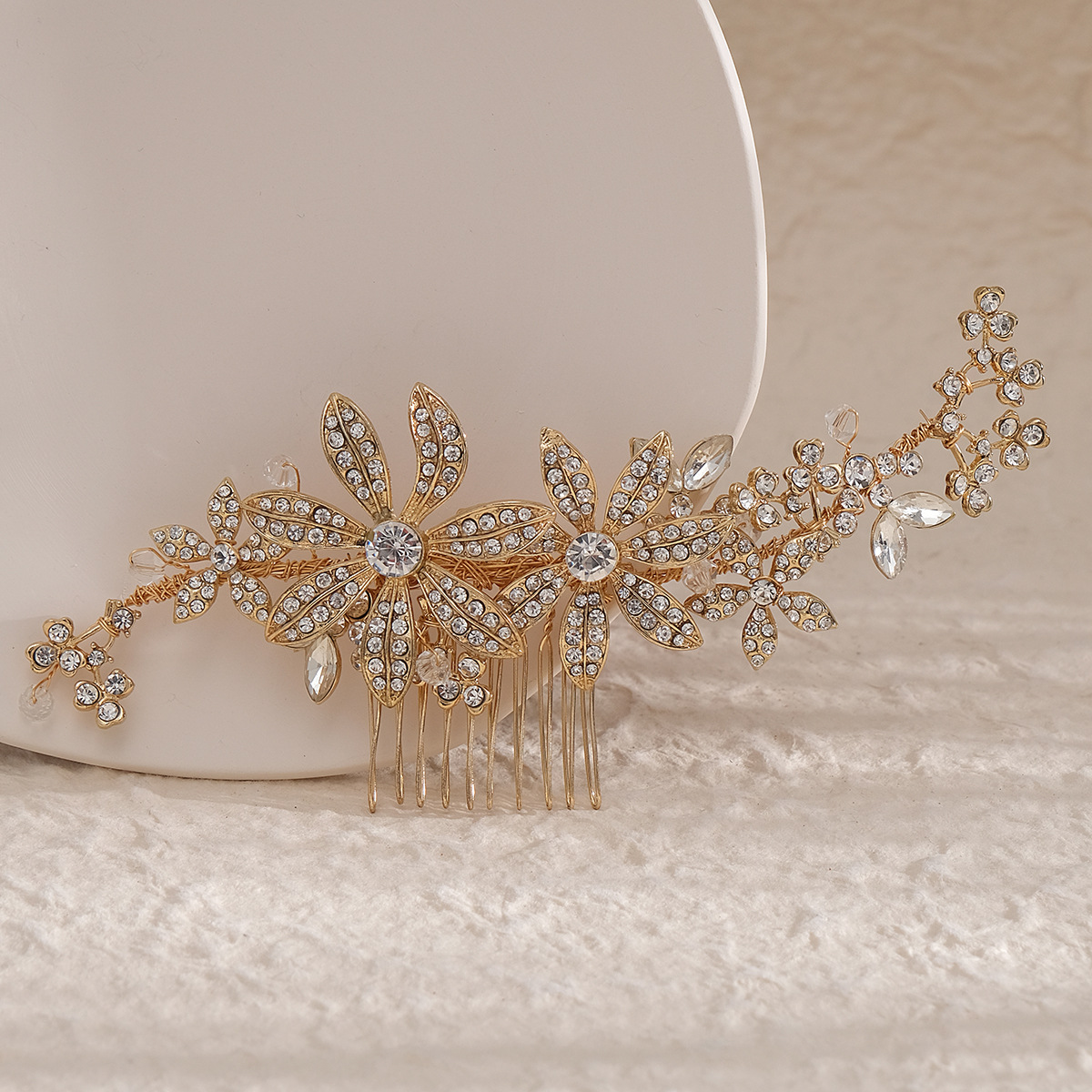 European and American simple and versatile bridal hair accessories, flower and pearl hand-inserted combs, wedding dress and makeup curls, alloy rhinestone hair combs Specification drawing