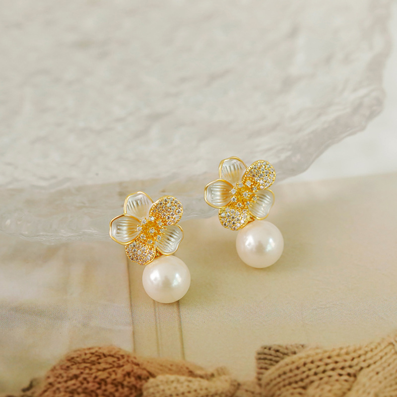 New French micro-inlaid flower pearl earrings for women, with a light luxury, niche and high-end feel. Square face ear blockage, elegant and stylish earrings Application Scenario