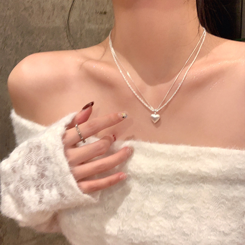 Double-layer brushed heart-shaped pendant necklace, a high-end, light luxury and niche style for women, exquisite and versatile collarbone chain for summer full figure