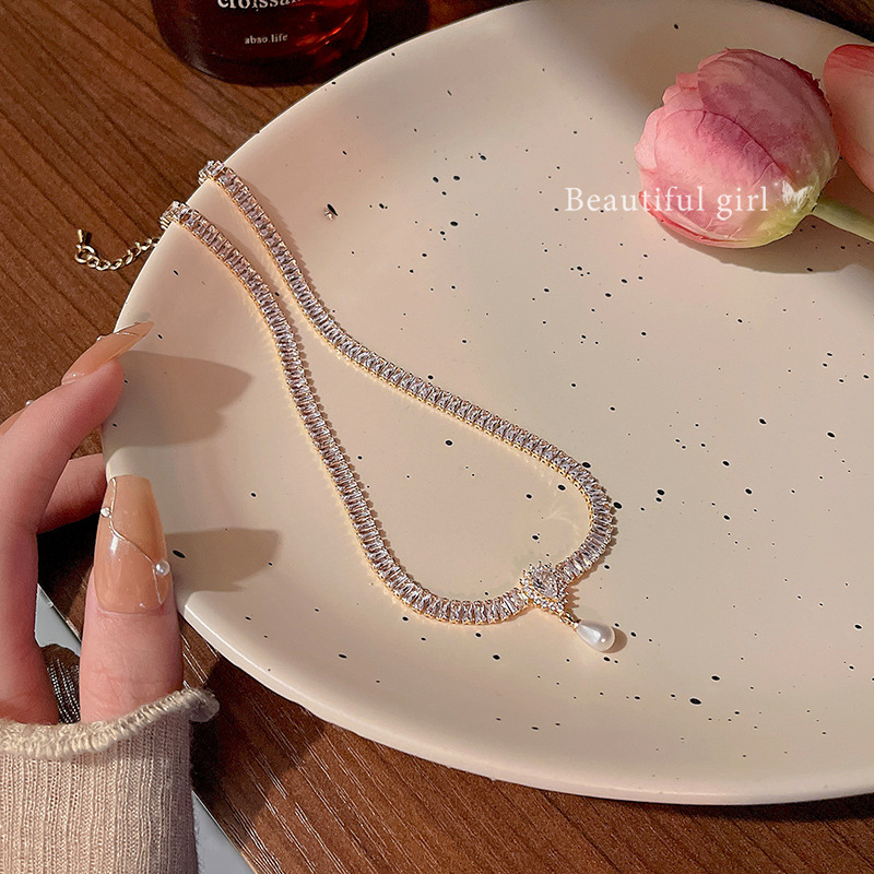 French Hepburn style zircon necklace, women's light luxury and high-end feel, water drop pearl pendant, collarbone chain, neck chain accessory Application Scenario