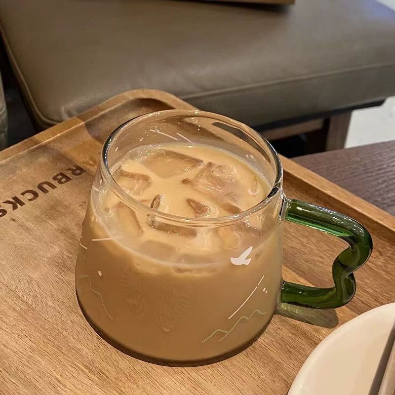 Creative three-dimensional hill glass cup with green handle, large-capacity beverage milk tea cup, Japanese Fuji mountain-shaped drinking cup Application Scenario