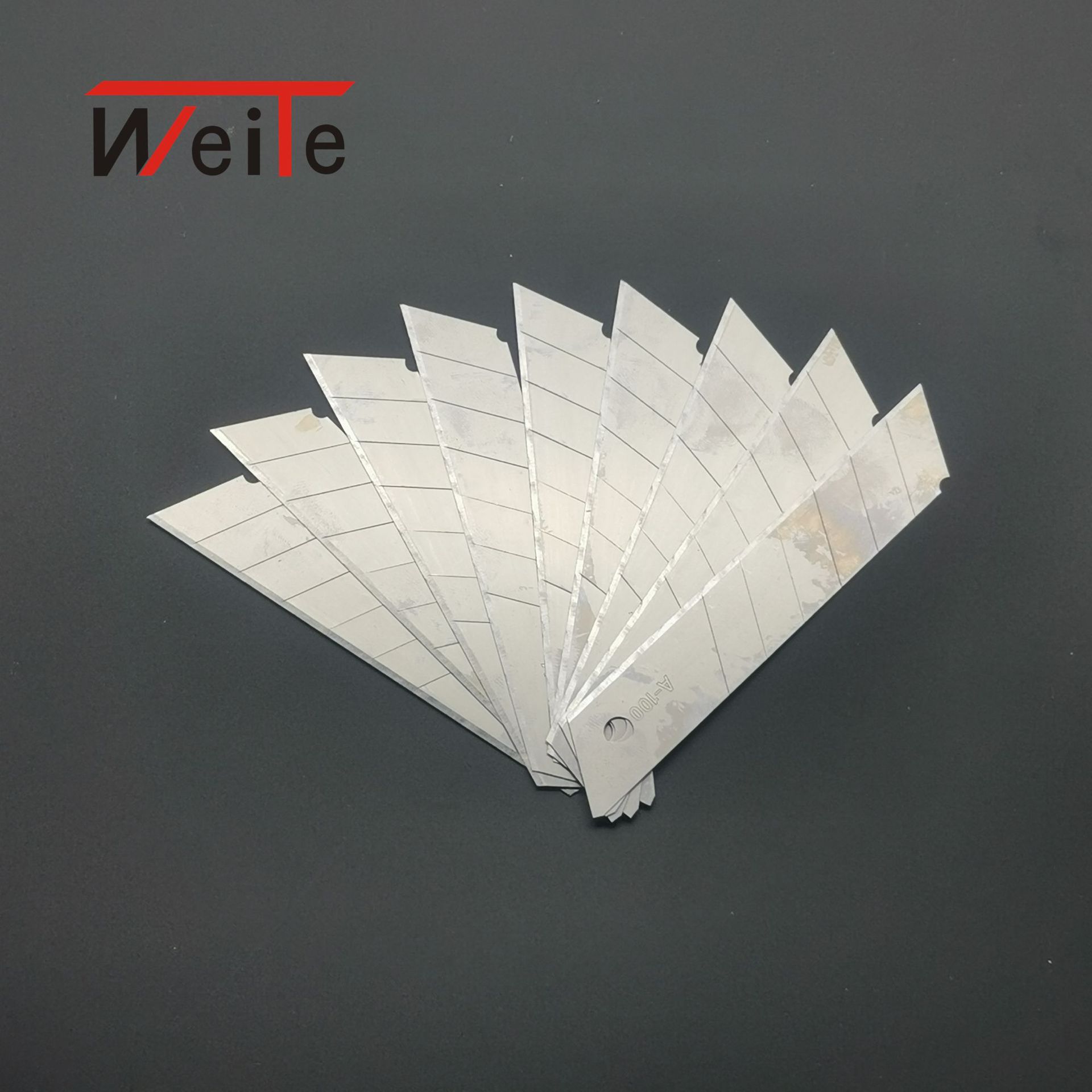 Weite Factory wholesals large 18mm thickened wallpaper paper cutting knives, tile grouting blades and 0.6 art blades details Picture