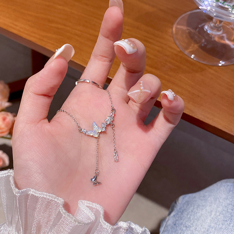 This dreamy and ethereal colorful butterfly necklace is a light luxury, niche and high-end design for women. It is a versatile collarbone chain accessory full figure
