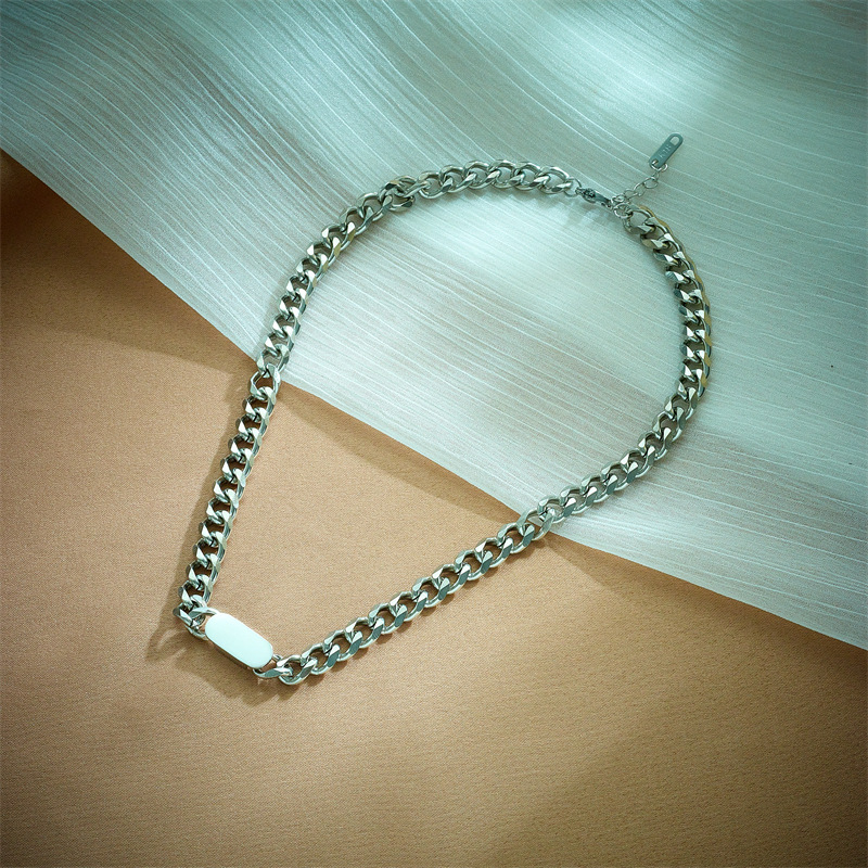 European and American fashion, niche hip-hop punk, thick chain heavy metal titanium steel retro cold style necklace details Picture