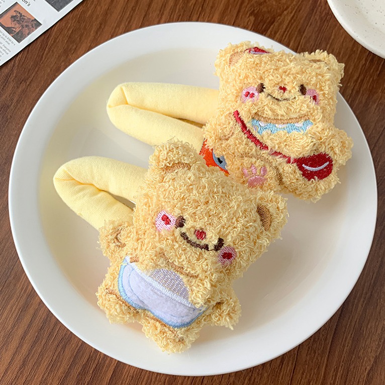 Plush bear cartoon hairpin, girls' autumn and winter side bangs clip, cute children's bb clip, girls' hairpin clip headwear Application Scenario