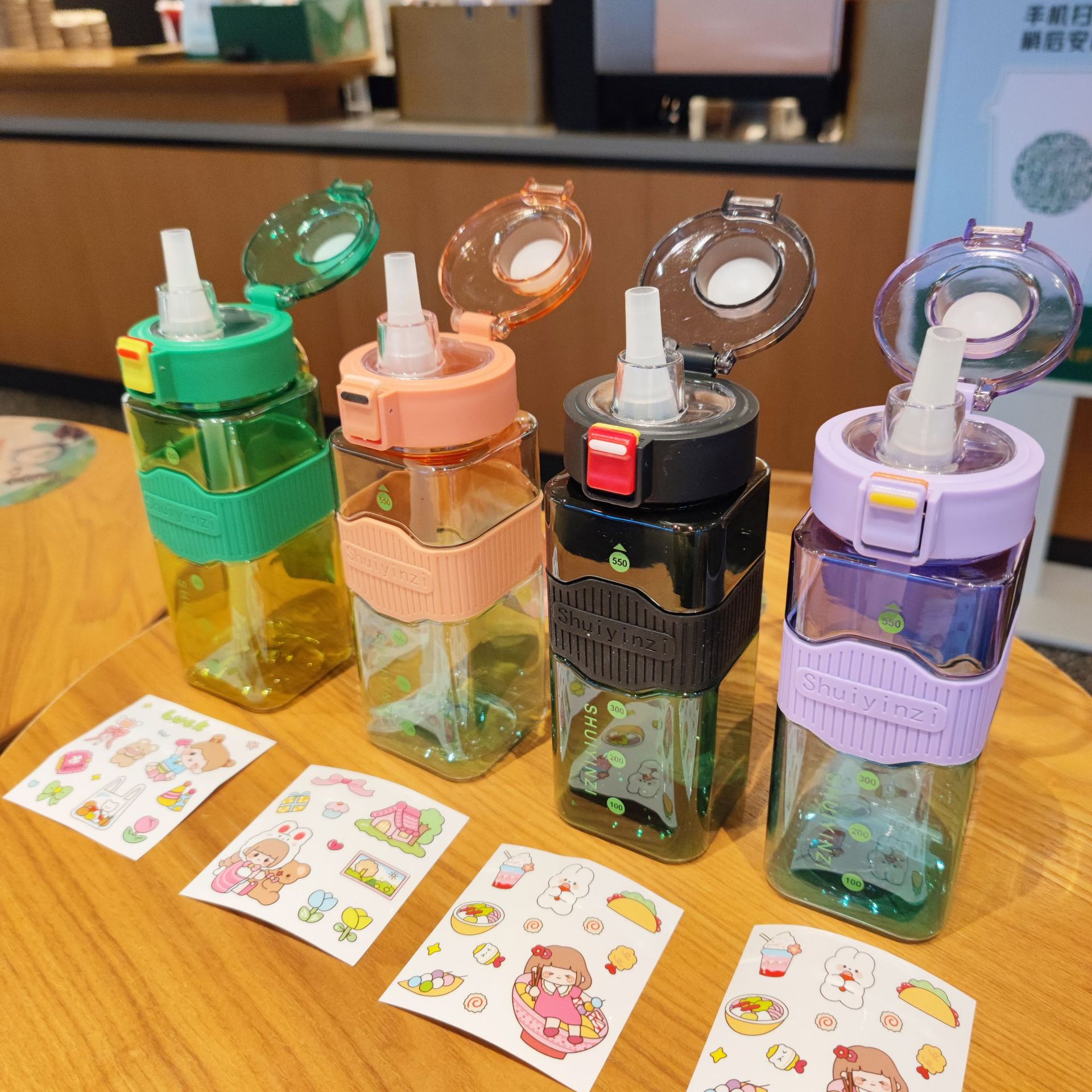 New portable rope outdoor sports water bottle 550ml, high appearance level, simple and colorful square straw plastic water cup details Picture