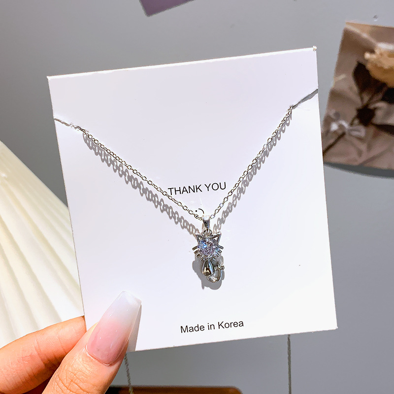 Silver zircon cat necklace, a unique and simple design for women, a popular collarbone chain, a versatile and elegant accessory Application Scenario