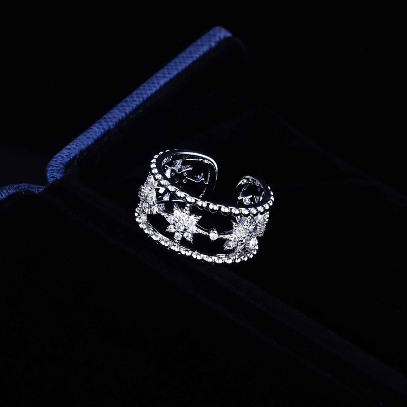A slightly studded zircon octagonal open ring with a feminine and trendy charm, exuding a sense of light luxury and sophistication, and featuring a retro hollowed-out design full figure