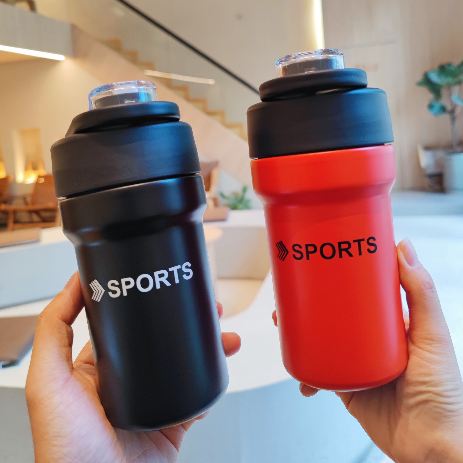 Simple and fashionable insulated cup with straw for double drinking, a trendy item for sporty boys. High appearance level stainless steel portable cup full figure