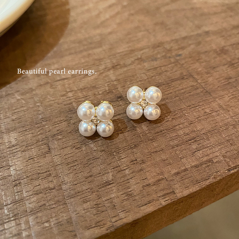 French retro zircon pearl earrings, women's fashion design, high-end feel, small stud earrings, individual temperament, internet-famous earrings Specification drawing