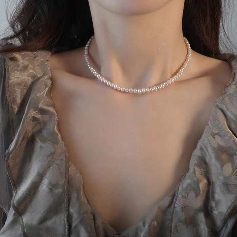 Classic and fashionable pearl collarbone chain, light luxury women's niche design necklace, 2023 new style simple and elegant necklace, ins details Picture